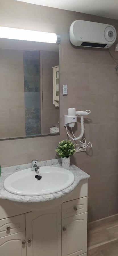 Piso Navas 2 Apartment Navas de San Antonio ภายนอก รูปภาพ